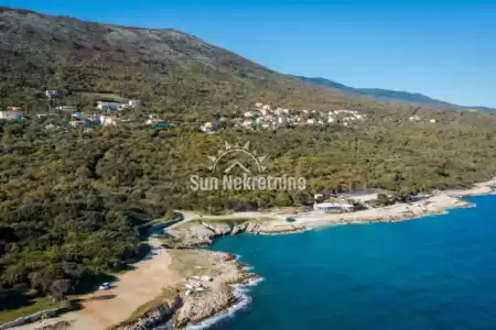 RAVNI, ISTRA, GRAĐEVINSKO ZEMLJIŠTE SA PANORAMSKIM POGLEDOM NA MORE