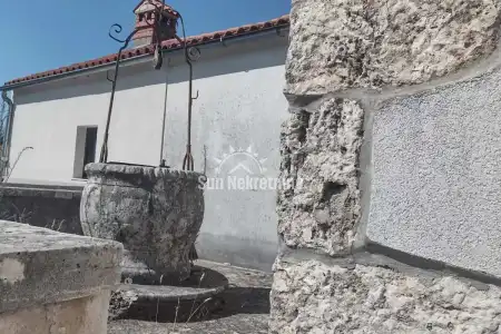 LABIN, ISTRIEN, DOPPELHAUS AUS STEIN MIT GROSSEM GARTEN IN DER NÄHE DES MEERES GELEGENHEIT!