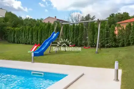 LABIN, ISTRIEN, SCHÖNES FREISTEHENDES HAUS MIT SCHWIMMBAD UND GROSSEM GARTEN